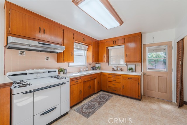 Detail Gallery Image 6 of 46 For 1241 S Walnut, Anaheim,  CA 92802 - 3 Beds | 2 Baths