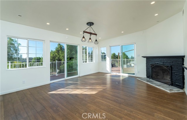 10161 Foothill Boulevard, Sylmar CA: https://media.crmls.org/medias/b0c99d40-c21c-4bdb-8063-019fea8c3e7c.jpg