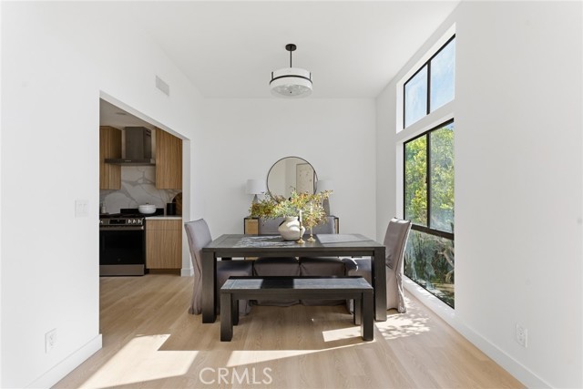 Detail Gallery Image 7 of 37 For 10820 Holman Ave #204,  Los Angeles,  CA 90024 - 2 Beds | 2 Baths