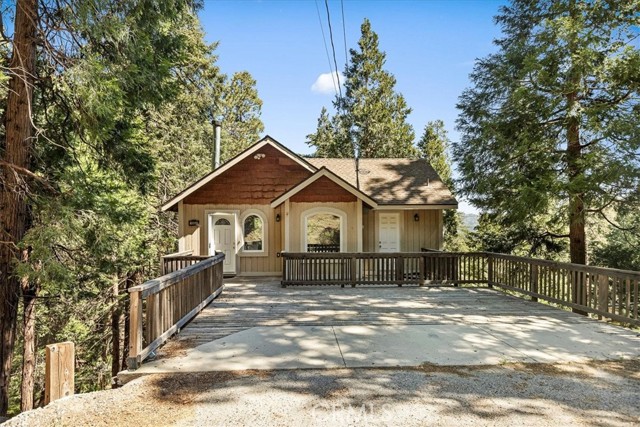 Detail Gallery Image 1 of 25 For 1053 Lausanne Dr, Crestline,  CA 92325 - 3 Beds | 2/1 Baths
