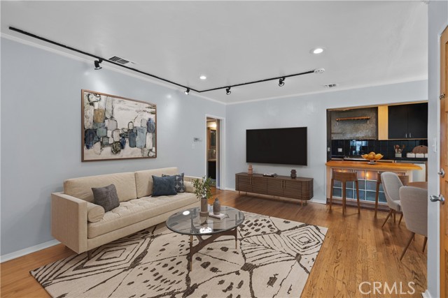 Detail Gallery Image 4 of 37 For 6443 Bakman, North Hollywood,  CA 91606 - 3 Beds | 2 Baths