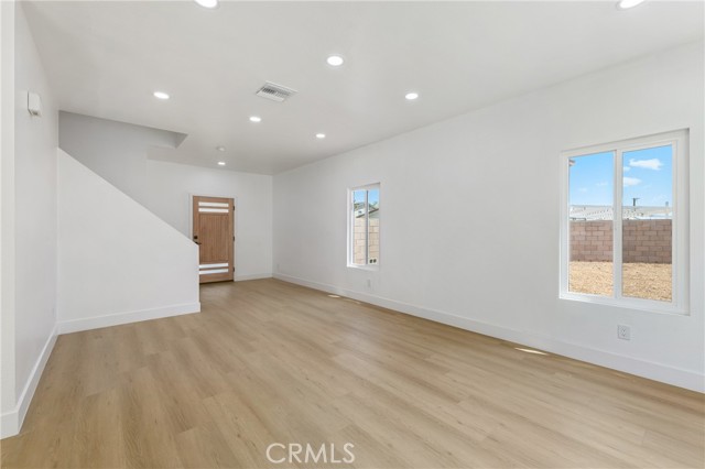 2504 N Fitzsimmons Avenue, Rialto CA: https://media.crmls.org/medias/b0cda700-4d37-4ea1-9305-b111881479f1.jpg