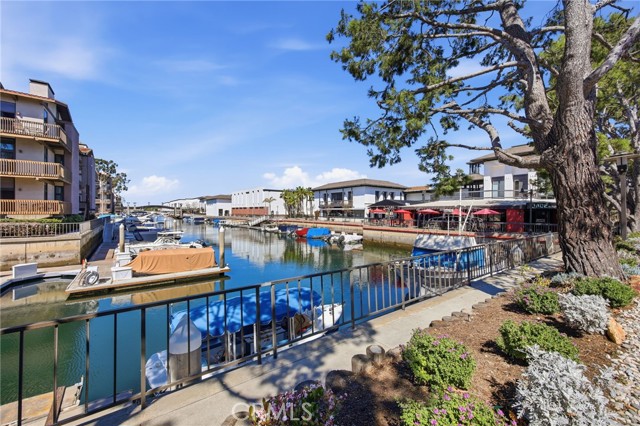 7202 Marina Pacifica S, Long Beach CA: https://media.crmls.org/medias/b0cdeae0-d6f7-4611-829f-a725e40ebe7a.jpg