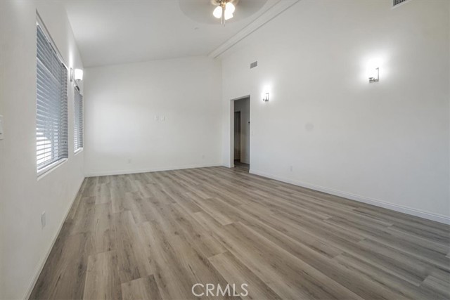 Detail Gallery Image 4 of 28 For 16105 Tawney Ridge Ln, Victorville,  CA 92394 - 3 Beds | 2 Baths