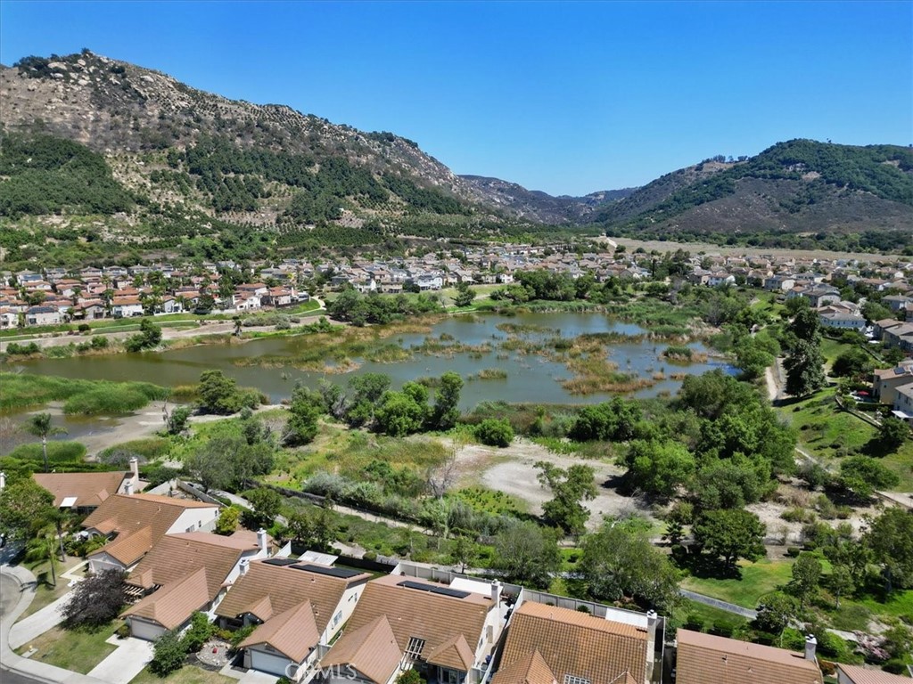 https://media.crmls.org/medias/b0cf95bb-b943-45f4-b43c-1cb8a78e6f89.jpg?preset=X-Large