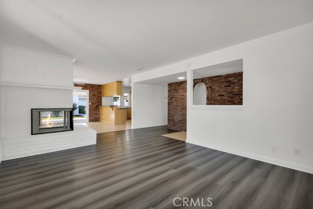 8547 Tampa Avenue, Northridge CA: https://media.crmls.org/medias/b0cfdd4b-d28a-4786-ac25-2be3fdbbd9eb.jpg