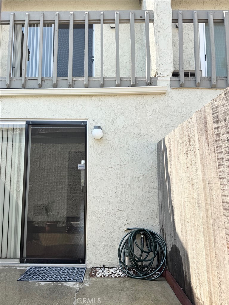 https://media.crmls.org/medias/b0d04eef-c25f-42d9-b867-bb0532d04844.jpg?preset=X-Large