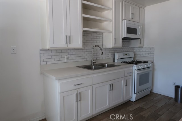 4275 Martin Luther King Jr, Lynwood CA: https://media.crmls.org/medias/b0d07c47-ad7f-4d43-8fd3-8bb8f1185348.jpg