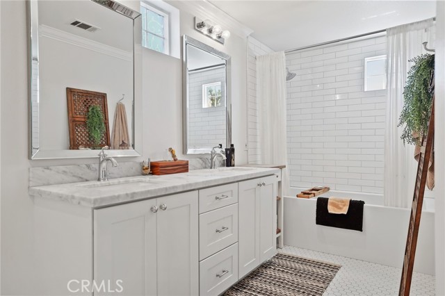 Dual vanity sink in primary bath