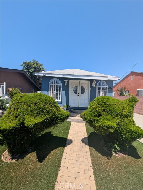 115 E 69th Street, Long Beach CA: https://media.crmls.org/medias/b0d12cfc-aba1-48f6-a1b6-29976a6b5b97.jpg