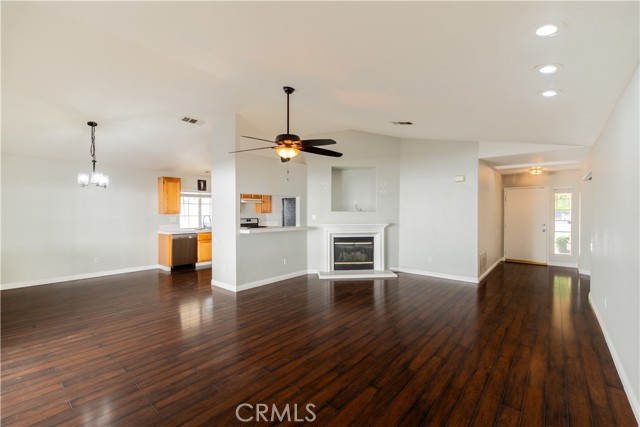 1363 Galileo Way, San Jacinto CA: https://media.crmls.org/medias/b0d311ad-b5e0-4607-8f76-8b4922e22c46.jpg