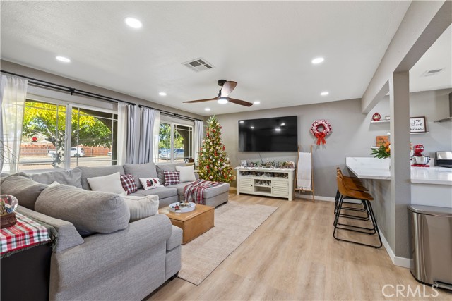 Detail Gallery Image 2 of 45 For 8755 Devon, Hesperia,  CA 92345 - 2 Beds | 2 Baths