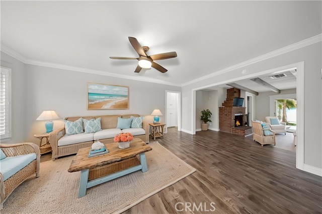 Detail Gallery Image 10 of 32 For 6906 Mclennan Ave, Lake Balboa,  CA 91406 - 3 Beds | 3 Baths