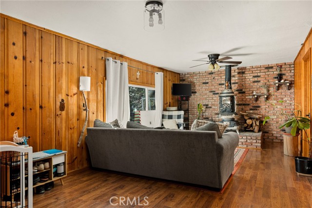 Detail Gallery Image 6 of 29 For 32135 West Dr, Running Springs,  CA 92382 - 2 Beds | 2 Baths