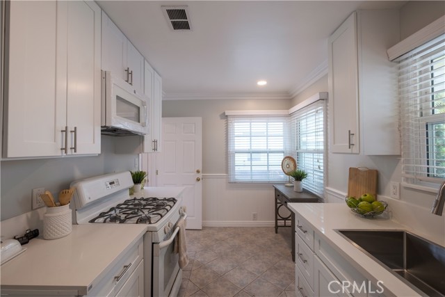 Detail Gallery Image 10 of 30 For 5813 Fanwood Ave, Lakewood,  CA 90713 - 3 Beds | 2 Baths