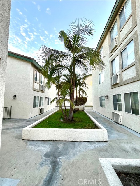 Detail Gallery Image 8 of 21 For 15000 Downey Ave #204,  Paramount,  CA 90723 - 1 Beds | 1 Baths