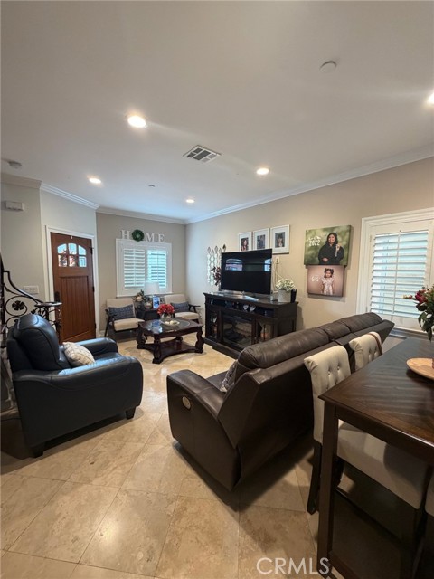 Detail Gallery Image 6 of 17 For 6518 Walker, Bell,  CA 90201 - 3 Beds | 3 Baths