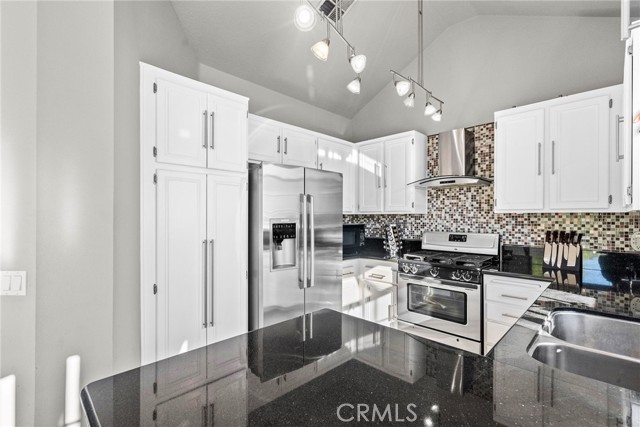 Detail Gallery Image 17 of 36 For 18217 Flynn Dr #118,  Canyon Country,  CA 91387 - 2 Beds | 2 Baths