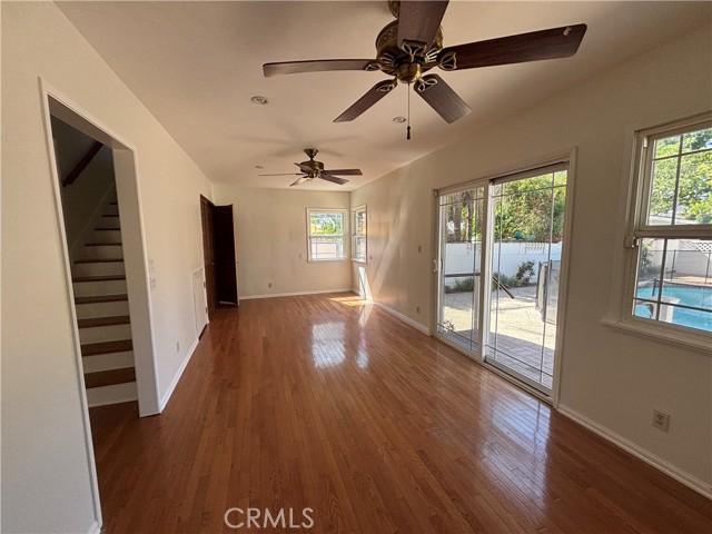 21327 De La Osa, Woodland Hills CA: https://media.crmls.org/medias/b0d6201b-1234-496a-9109-64b60542f789.jpg