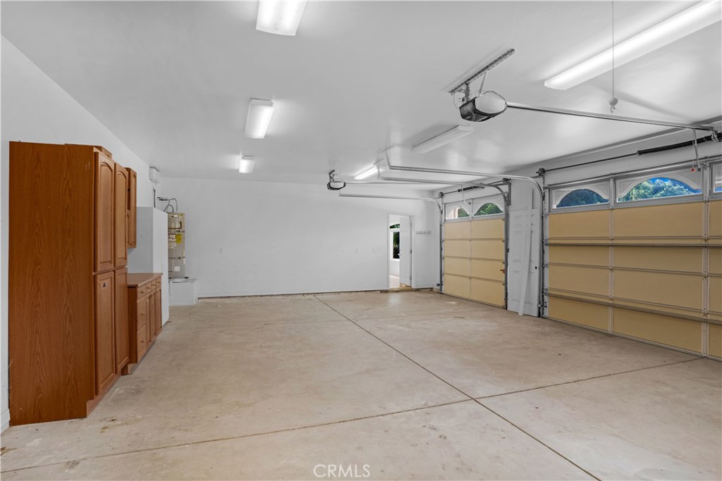 https://media.crmls.org/medias/b0d67e3d-3d8a-4401-b8c7-cbf626e2076e.jpg?preset=X-Large
