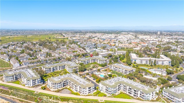 Detail Gallery Image 37 of 42 For 240 Nice #302,  Newport Beach,  CA 92663 - 2 Beds | 1/1 Baths