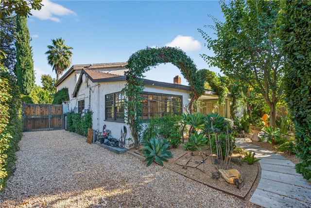 Detail Gallery Image 6 of 75 For 5526 Fulton, Sherman Oaks,  CA 91401 - 3 Beds | 3 Baths