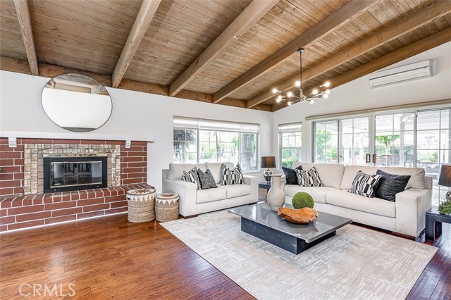 756 N Malden Avenue, Fullerton CA: https://media.crmls.org/medias/b0d7a2ed-26bd-4cbb-8594-141acb651bf2.jpg