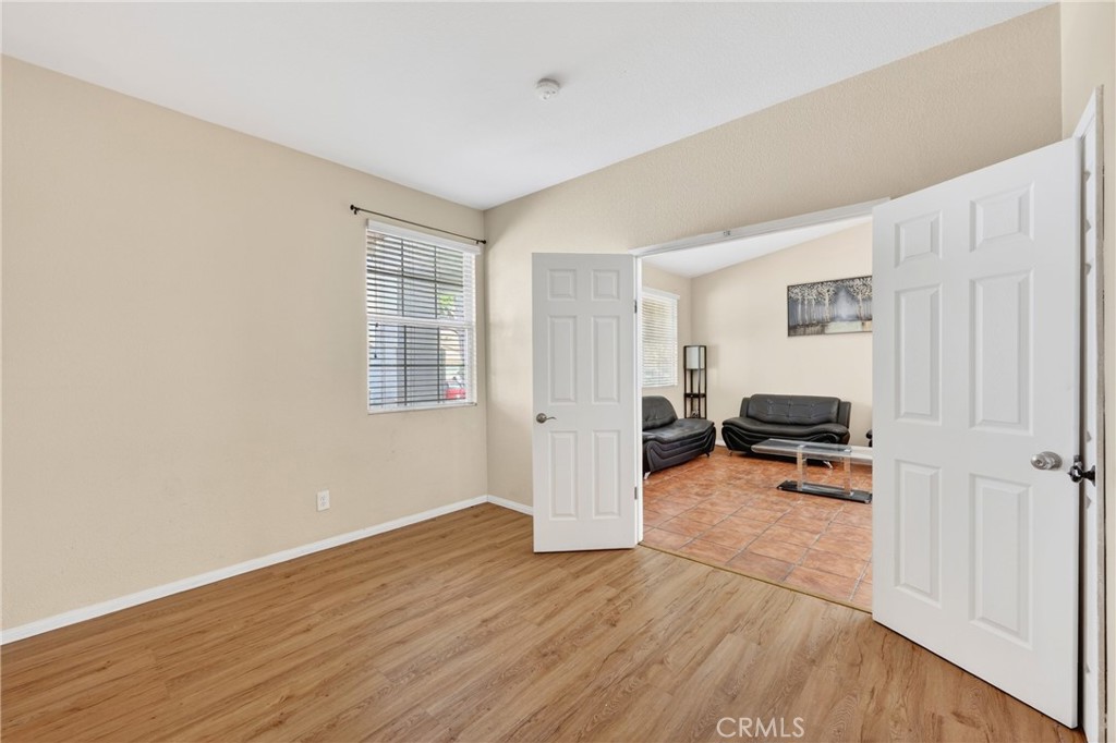 https://media.crmls.org/medias/b0d80220-66f5-4da4-a880-07bb6bd61b81.jpg?preset=X-Large