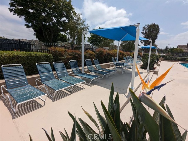 4 Henry, Irvine CA: https://media.crmls.org/medias/b0d80f70-069f-4bd3-9405-d5572a15e225.jpg