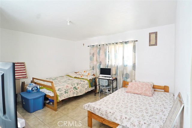8005 Oleander, Fontana CA: https://media.crmls.org/medias/b0d82e71-e89e-43d6-b482-89d830c90f10.jpg
