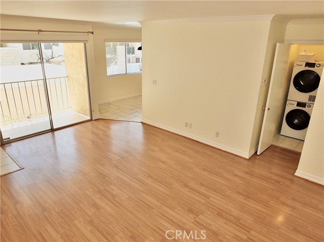 121 Sinclair Avenue, Glendale CA: https://media.crmls.org/medias/b0d85afd-d563-4e40-b390-abbee0483e5f.jpg