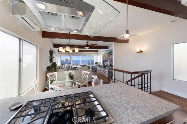 Detail Gallery Image 8 of 29 For 1040 La Mirada St, Laguna Beach,  CA 92651 - 3 Beds | 3 Baths