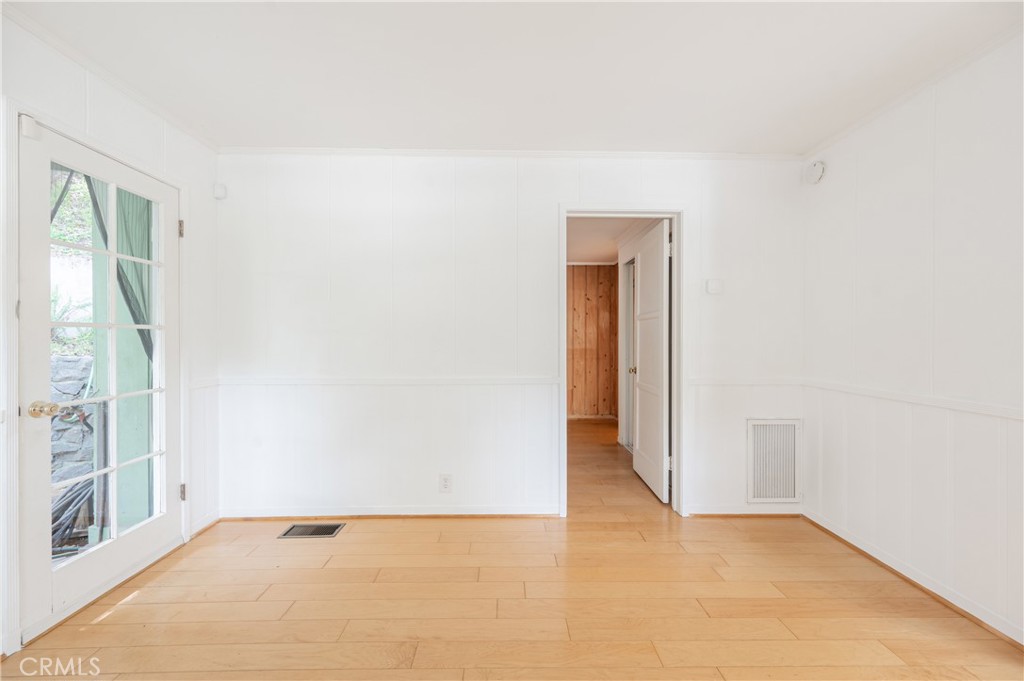 https://media.crmls.org/medias/b0d8f40b-c839-4436-9791-5d829008ffcd.jpg?preset=X-Large