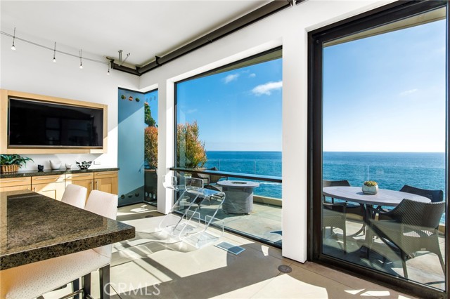 Detail Gallery Image 7 of 32 For 2665 Victoria Dr, Laguna Beach,  CA 92651 - 5 Beds | 4/2 Baths