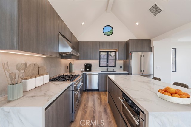 Detail Gallery Image 7 of 31 For 1426 Killarney Ave, Los Angeles,  CA 90065 - 3 Beds | 3/1 Baths