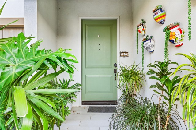 Detail Gallery Image 4 of 57 For 202 Geyser, Irvine,  CA 92618 - 4 Beds | 4/1 Baths
