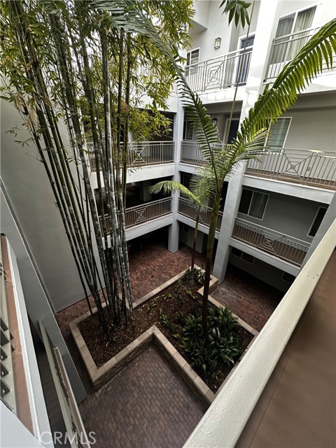 Detail Gallery Image 18 of 21 For 6038 Carlton Way #207,  Los Angeles,  CA 90028 - 2 Beds | 3 Baths
