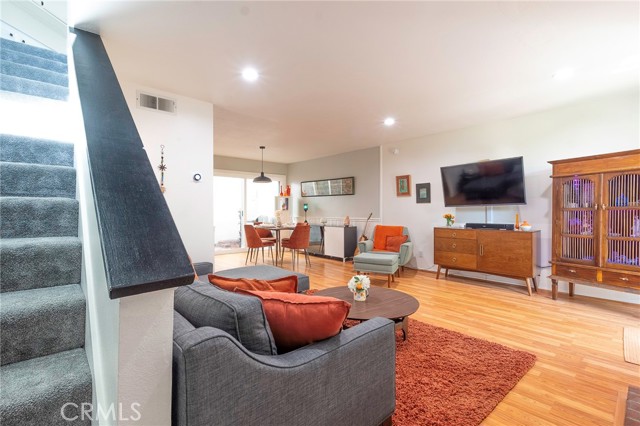 Detail Gallery Image 11 of 24 For 23549 Victory Blvd. #21,  West Hills,  CA 91307 - 3 Beds | 2/1 Baths