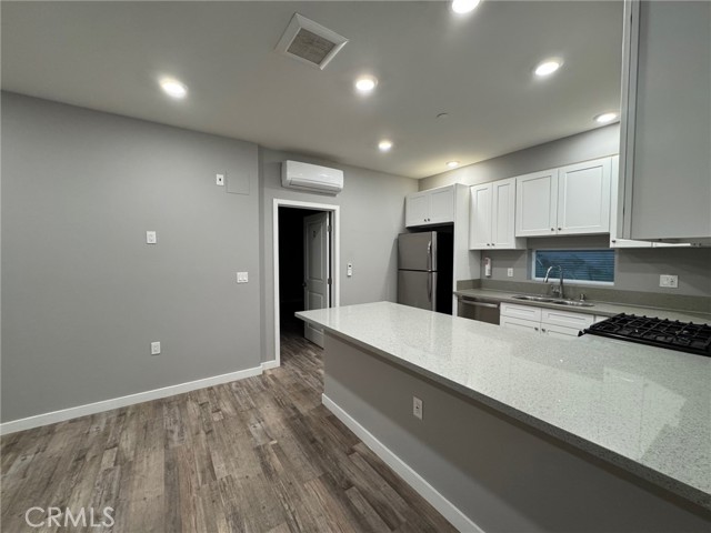 Detail Gallery Image 13 of 23 For 623 N Normandie Ave, Los Angeles,  CA 90004 - 4 Beds | 4 Baths