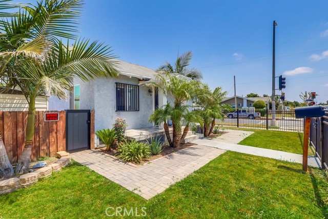 Detail Gallery Image 3 of 47 For 1601 W 67th St, Los Angeles,  CA 90047 - 3 Beds | 1 Baths