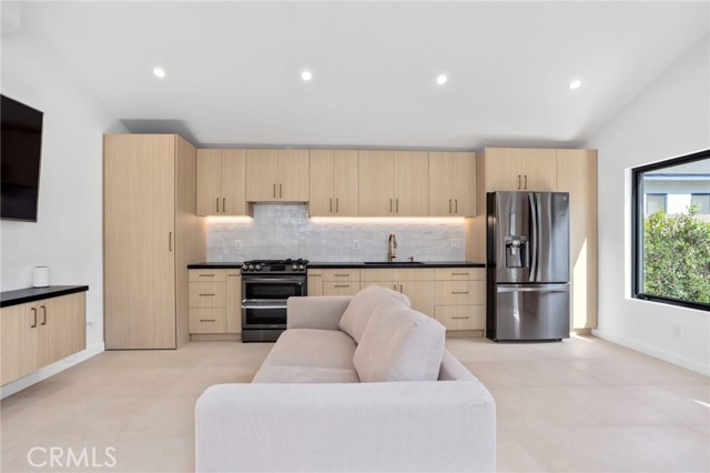 5519 Simpson Avenue, Valley Village CA: https://media.crmls.org/medias/b0df0f64-1b73-4bf0-9f65-1b6f6304fc57.jpg