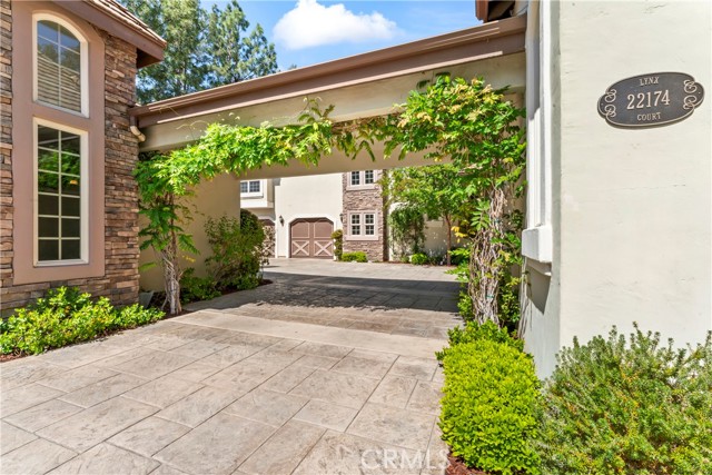 22174 Lynx Court, Murrieta CA: https://media.crmls.org/medias/b0df6069-7dd0-4fca-9a22-ac7351e8b06f.jpg
