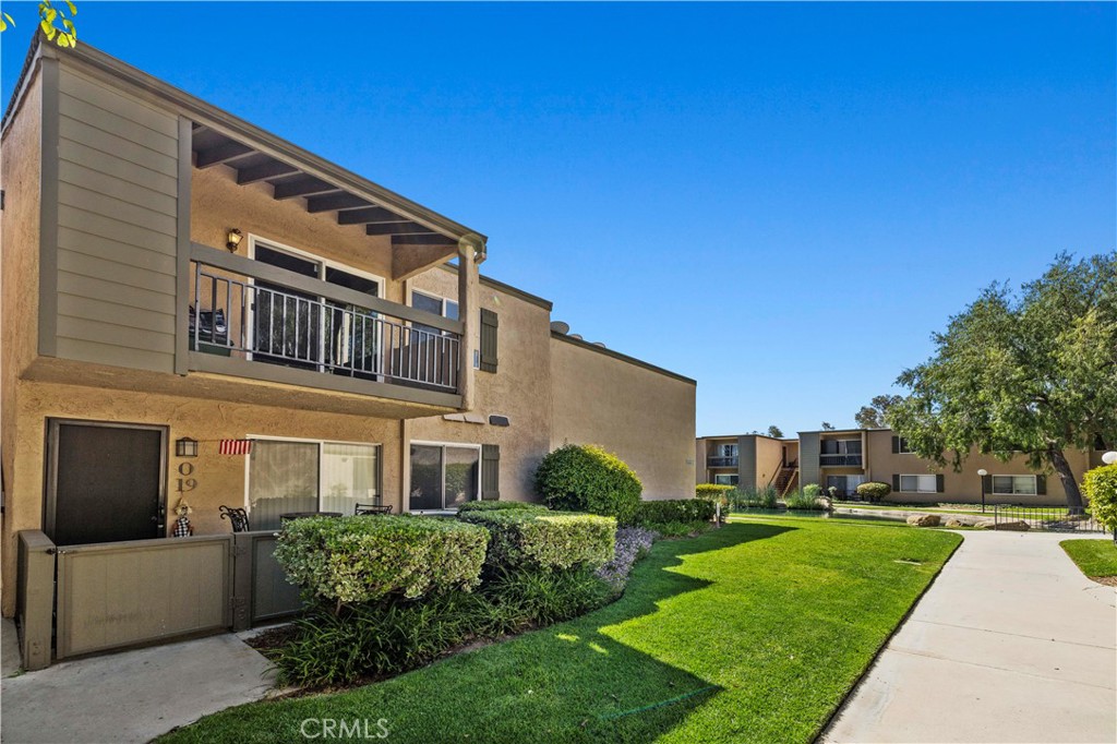 This beautifully remodeled unit is a 1 bedroom 1 bath Condominium located in the desirable Lakeshore Community of Valencia. Built in 1977, this 722 Sq ft unit offers a comfortable living space with central heating and cooling, bamboo flooring, vaulted ceiling in living room, new double pane sliding doors and window in bedroom. Kitchen has been upgraded with brand new Stainless Steel Appliances, Quartz countertops and custom made cabinets with ample storage. There is a large balcony providing outdoor relaxation after a long day and some extra storage.
The property is a part of a well maintained complex featuring amenities such as two swimming pools, a spa, tennis courts, a dog park, playground, clubhouse and a scenic lake. 
The property is conveniently located near top rated schools, restaurants, shops and it has easy access to the 5 Freeway.
This Condominium presents a great opportunity for first-time buyers, investors, or those seeking a low-maintenance lifestyle in a vibrant community.
It's definitely a must see!