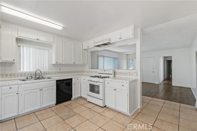 841 W 5th, San Pedro CA: https://media.crmls.org/medias/b0dfaf53-2e8a-4c23-8d3b-ef6dba49313f.jpg