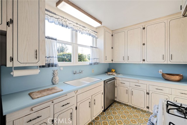 Detail Gallery Image 16 of 39 For 7975 Chase Ave, Los Angeles,  CA 90045 - 3 Beds | 2 Baths