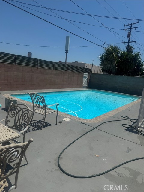 Detail Gallery Image 5 of 5 For 404 Poinsettia, Compton,  CA 90221 - 3 Beds | 2 Baths