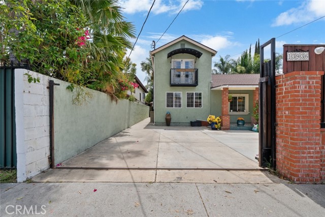 13936 Magnolia Boulevard, Sherman Oaks CA: https://media.crmls.org/medias/b0e037ba-2ea1-47ba-83a2-82a0310f7515.jpg