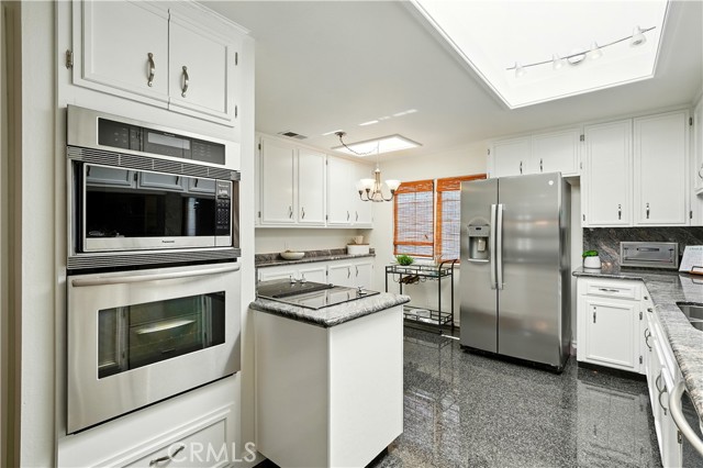 Detail Gallery Image 12 of 33 For 5300 E Appian Way, Long Beach,  CA 90803 - 3 Beds | 2 Baths