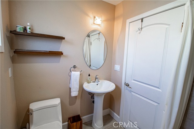 2nd bedroom bath