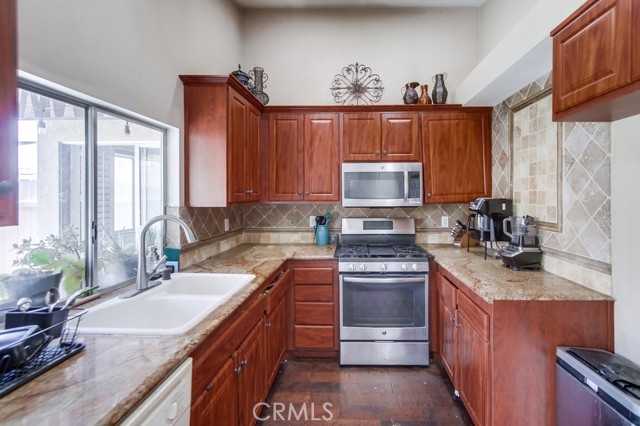 2180 Hamden Drive, Chula Vista CA: https://media.crmls.org/medias/b0e17bd1-482c-43cb-bdd2-5fddb345cfeb.jpg
